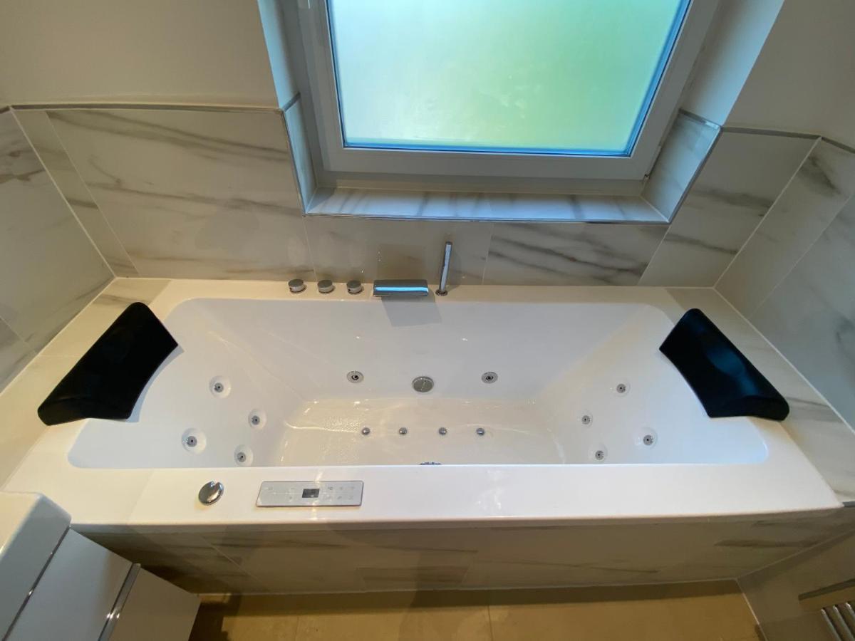 Luxury Apartment With Air Conditioning & Jaccuzzi Near Frankfurt Wiesbaden Hofheim am Taunus Exterior photo